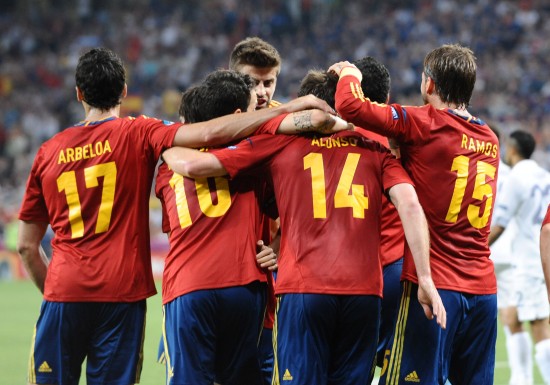西班牙荣光：2012年欧洲杯的辉煌篇章